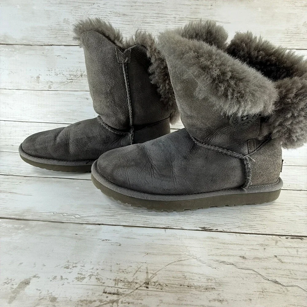 UGG Australia Bailey Button Grey‎ Suede Shearling Boots Womens Shoes